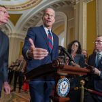 Reciben tabletas 840 estudiantes destacados de NLD