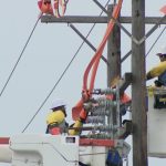 Cargan combustible al cohete lunar